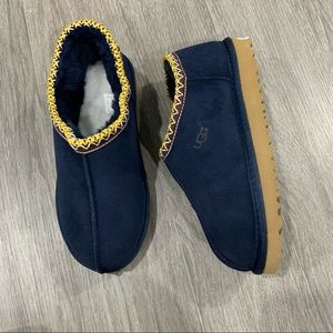 slipper slip on navy size 39 or 8